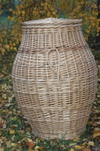 Wäschekorb aus Holz