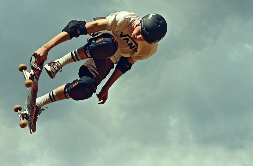 Schutzausruestung Skater viele Stunts