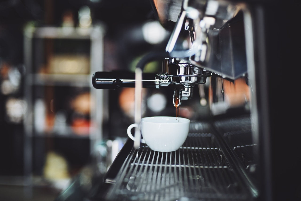 Espressomaschinen gibt es in unterschiedlichen Arten, Formen und Preisklassen