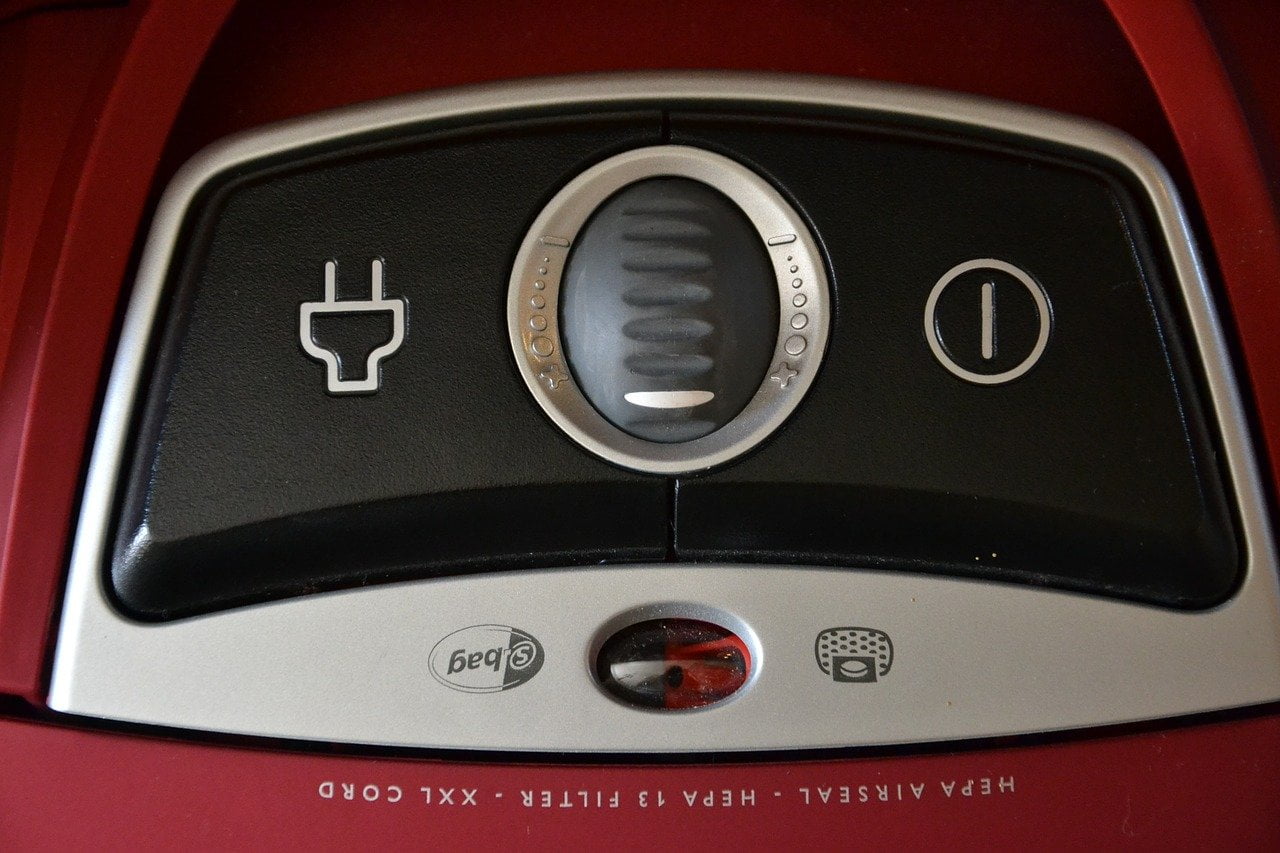 Viele haben noch immer einen veralteten Staubsauger, statt einen mondernen Saugroboter zuhause. 