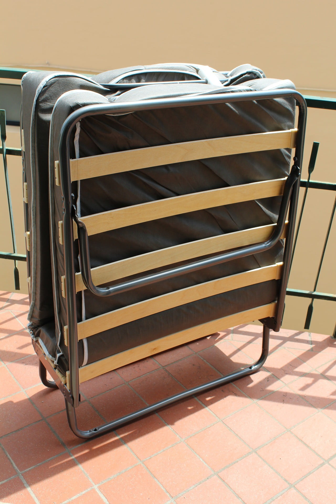 Ein Schrankbett ist das bessere Klappbett.