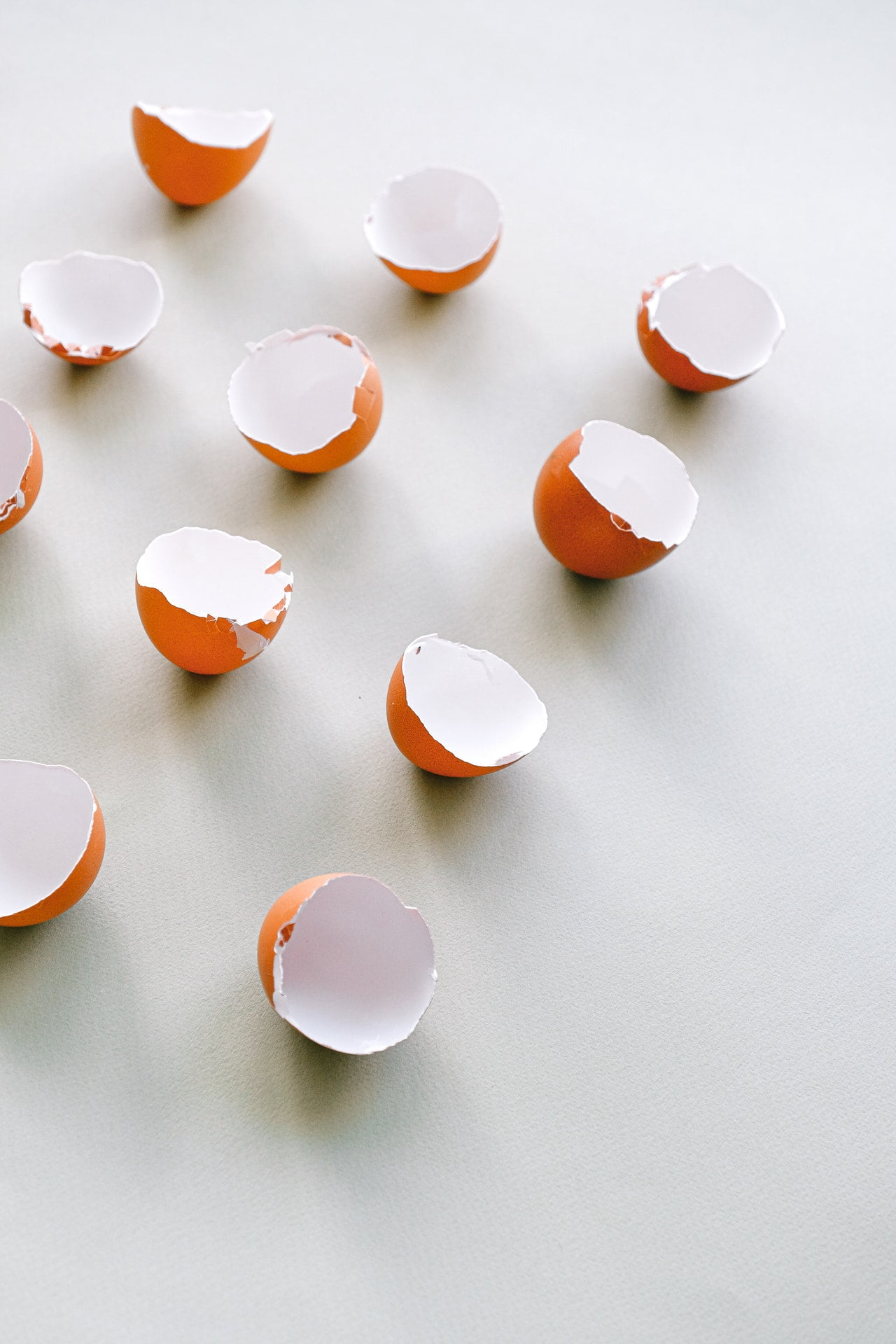 Weil die Handhabung der Eierköpfer so einfach ist, eignen sie sich besonders für diejenigen, die oft und viele Eier öffnen müssen.