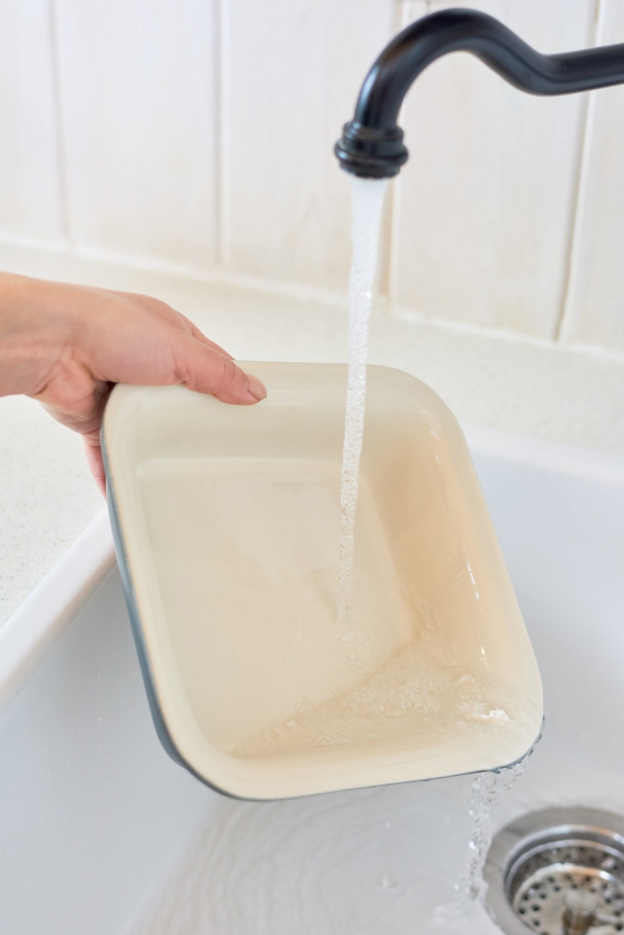 Mit einem Geschirrspüler 45 cm musst Du endlich Dein Geschirr nicht mehr händisch abwaschen. Außerdem sparst Du dadurch Wasser.