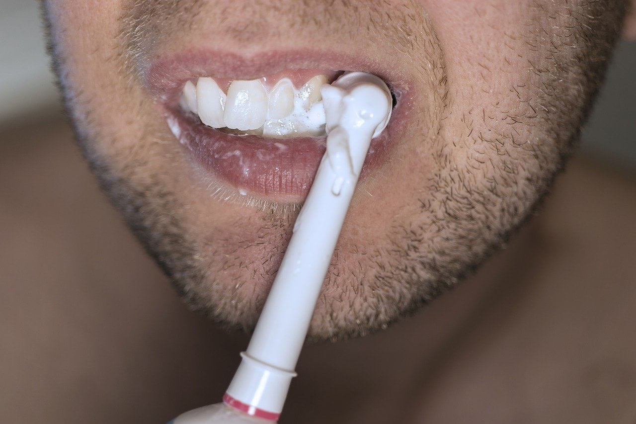 Auch viele Ärzte schwören auf elektrische Zahnbürsten. 