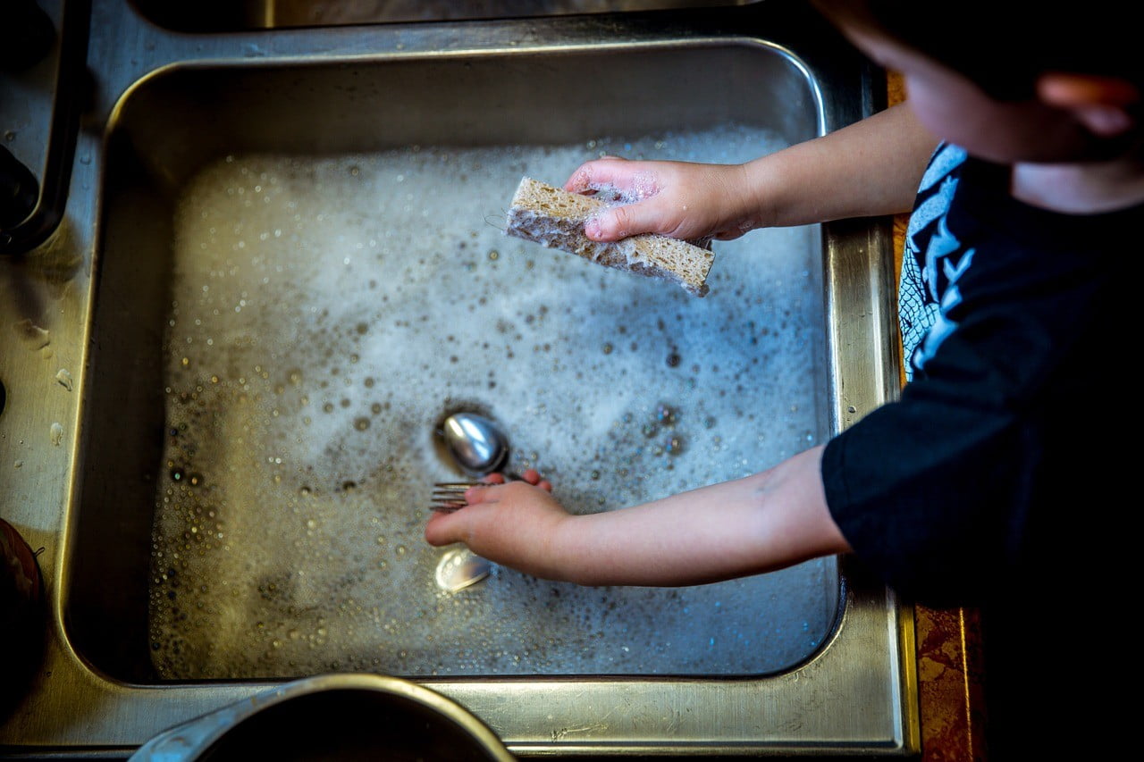 Bosch Geschirrspüler sorgen für ein besseres und hygienischeres Spülergebnis als würdest Du das Geschirr händisch spülen. 