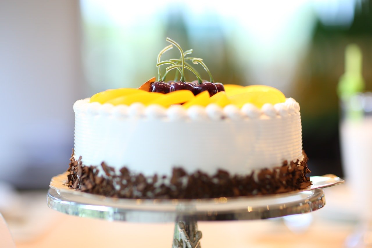 Die meisten Kuchenbehälter sind transparent.