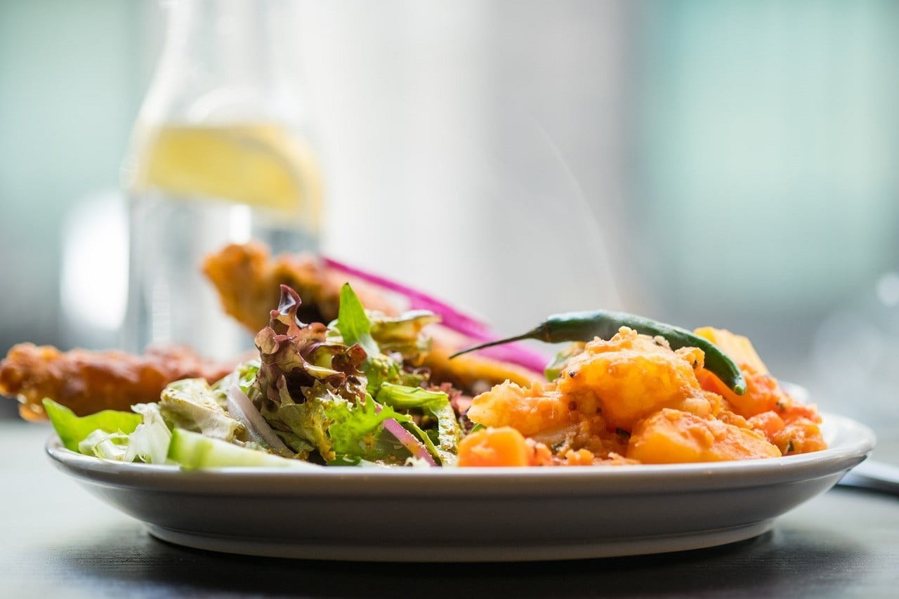 Warmhalteplatten kommen oft in der Gastronomie und bei Catering-Services zum Einsatz. Aber auch im privaten Bereich eignen Sie sich.