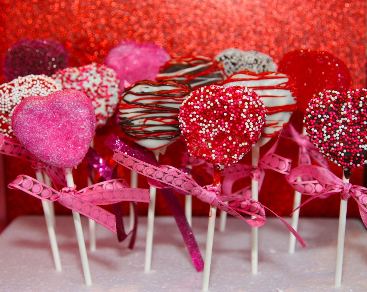Cake-Pops aus dem Cake-Pop-Maker müssen nicht zwingend einfach nur rund sein.