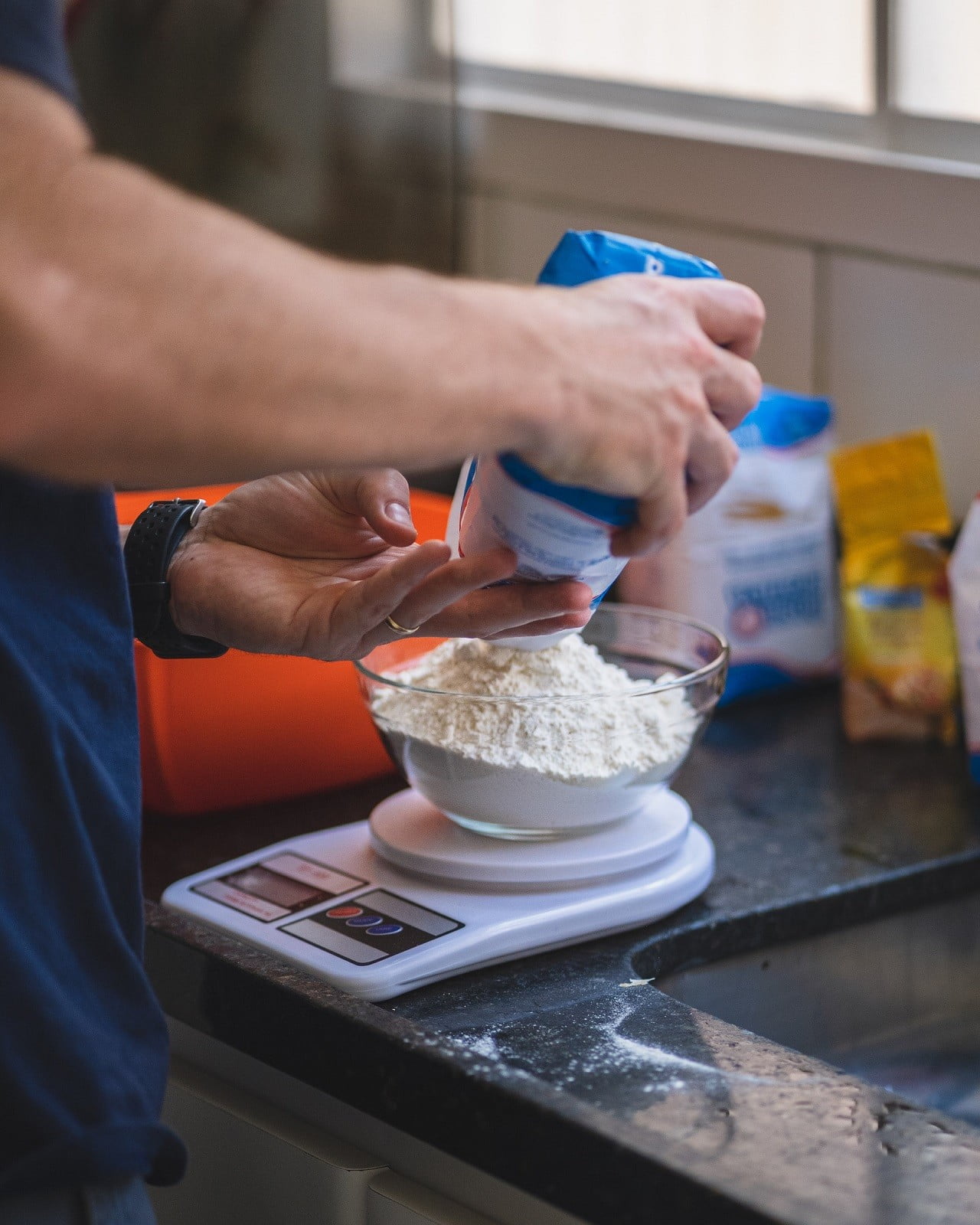 In Mehldosen kannst Du nicht nur Mehl, sondern auch Haferflocken, Kekse, Nüsse und andere trockene Lebensmittel hygienisch und sicher aufbewahren.