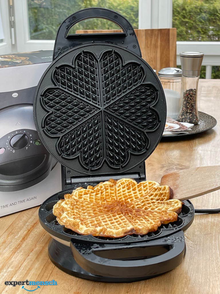 Wilfa Waffeleisen mit fertiger Waffel