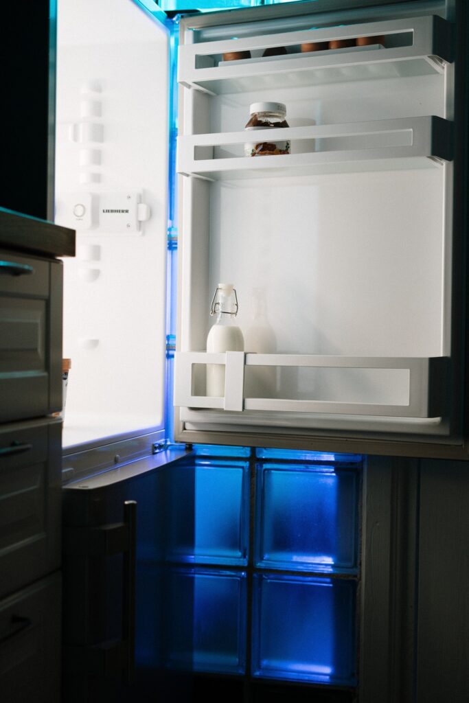 Hygiene im Kühlschrank lässt sich einfach und ganz bequem mit Kühlschrankreiniger erreichen.