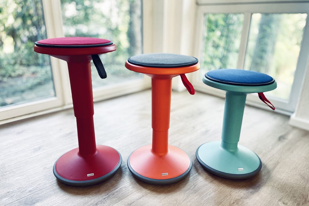 Upis1 Hocker in drei Höhen eingestellt