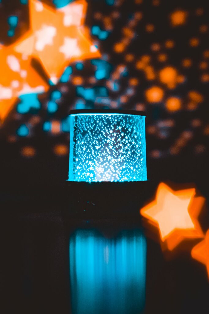 Ein Sternenhimmel eignet sich sehr gut als Nachtlicht im Kinderzimmer.
